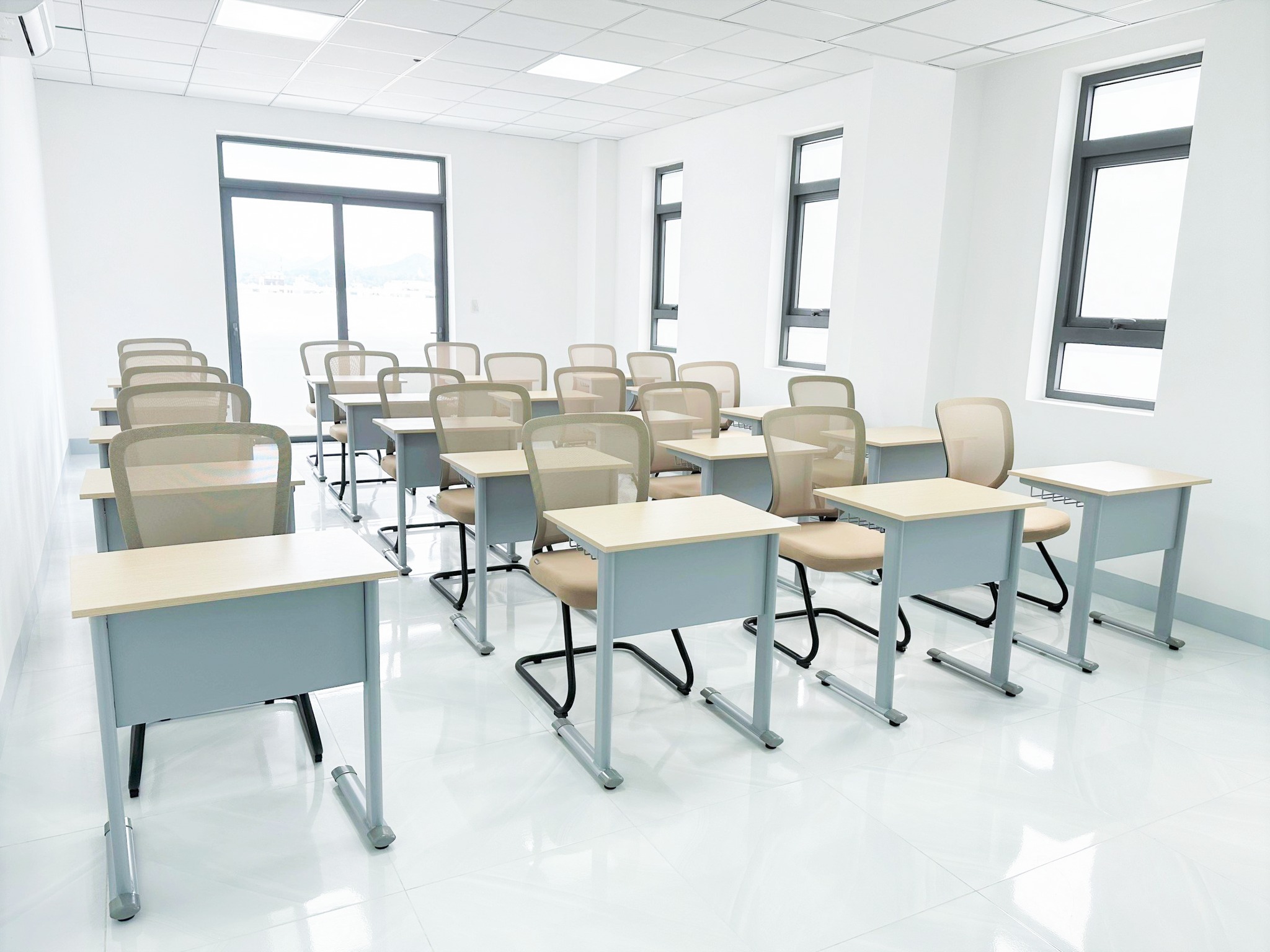 van-phong-khao-thi-cambridge-english-tai-vn063-nha-trang